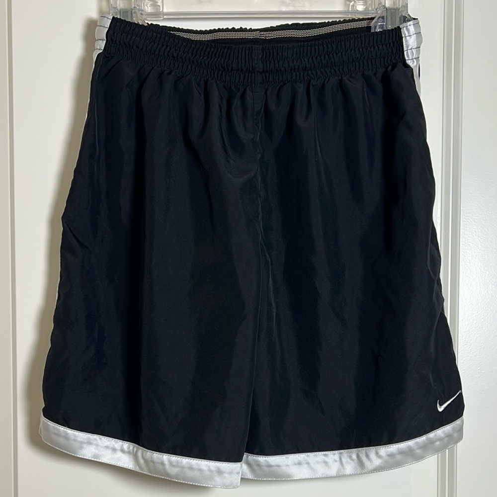 Nike Youth Black and White Athletic Basketball Shorts Boy Large (14-16) - Picture 4 of 4
